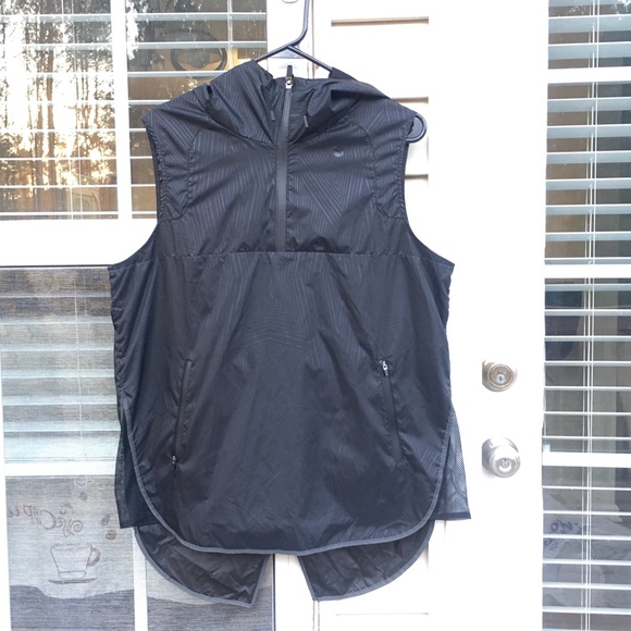 IVY PARK Tops - Ivy park black loose fit hoodie vest